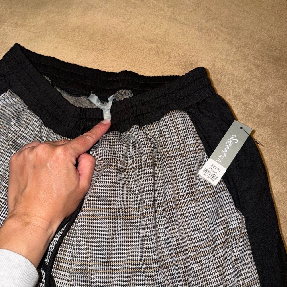 NWT Houndstooth Knit Joggers in Black and Gray